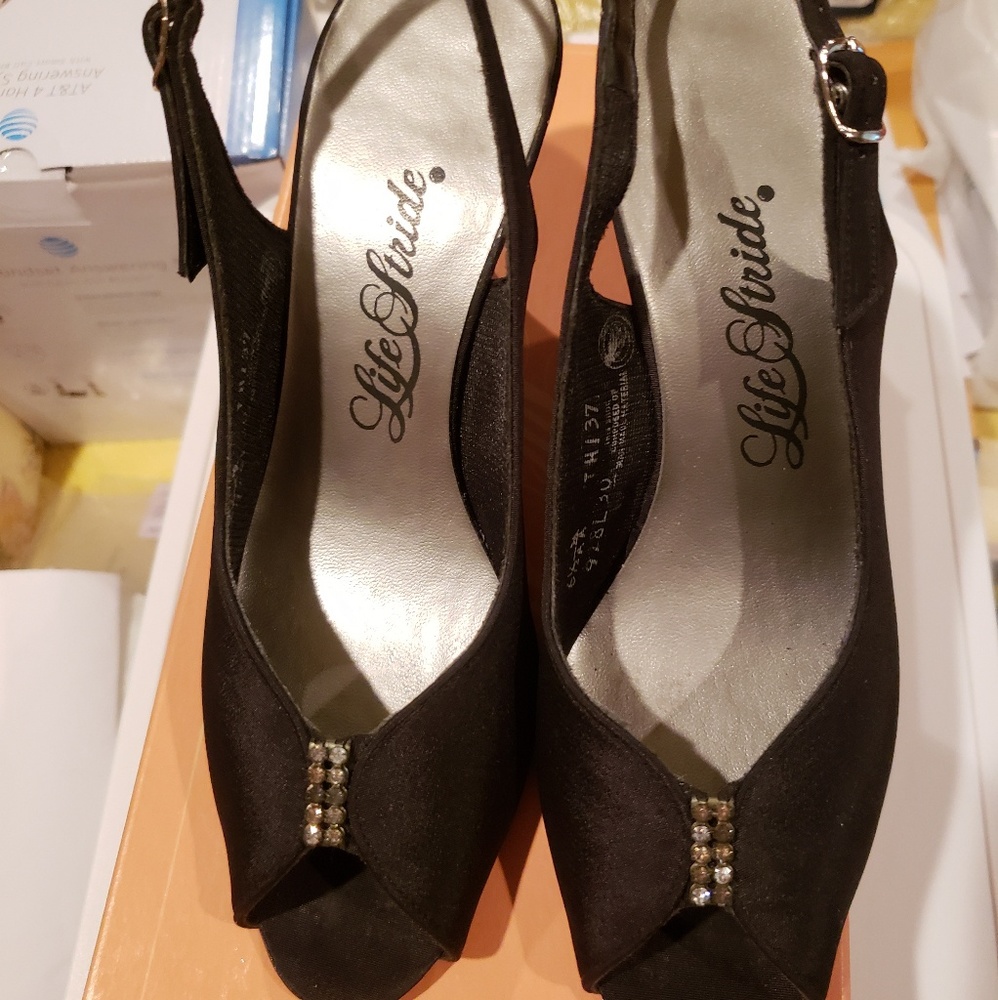 Vintage life stride black heels